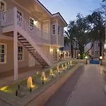 Elegance East Hotel