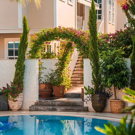 Elegance East Hotel 4*