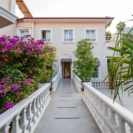 Elegance East Hotel 4*