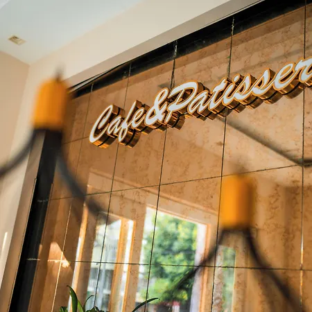 Hotell Elegance East 3*