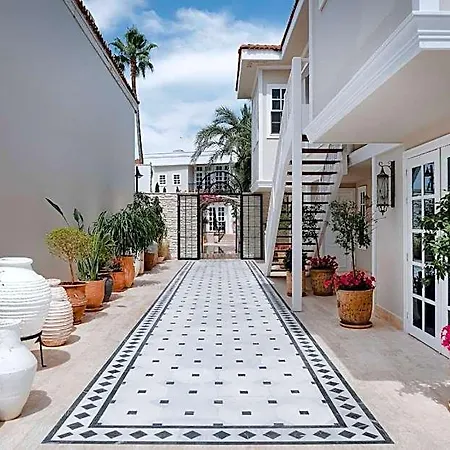 Hotel Elegance East