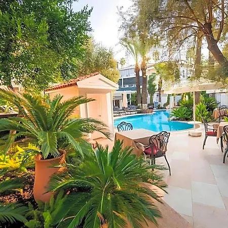 Elegance East Hotel 3*