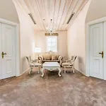 Elegance East 3*