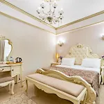 מלון Elegance East 3*