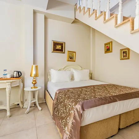 Elegance East Hotel 3*
