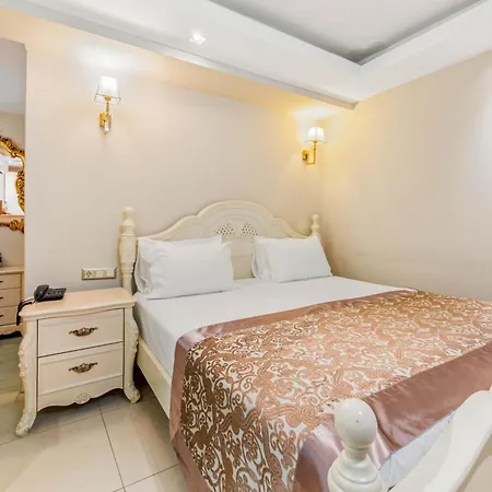 מלון Elegance East 3*