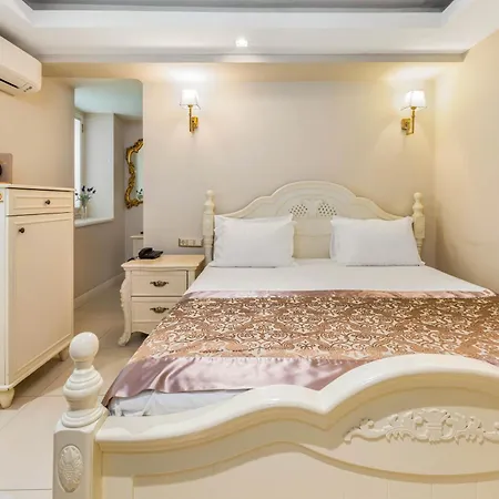 Elegance East 3*