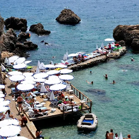 Elegance East Hotel 3*